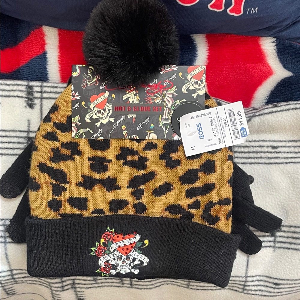 Girl Leopard Pom Beanie & Gloves Set - Black & Tan